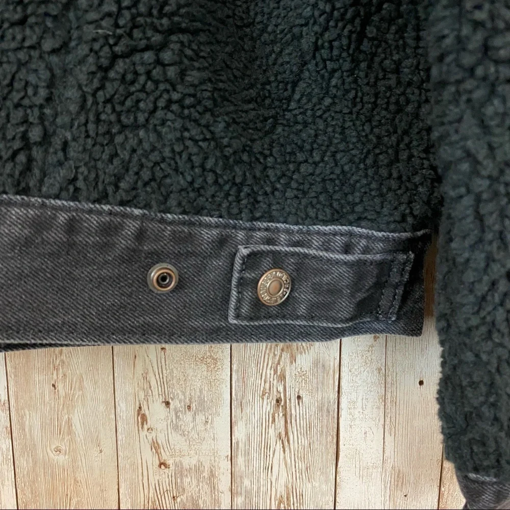 Levi’s‎ Premium Denim Ex-Boyfriend Trucker Sherpa Jacket Size Small Women